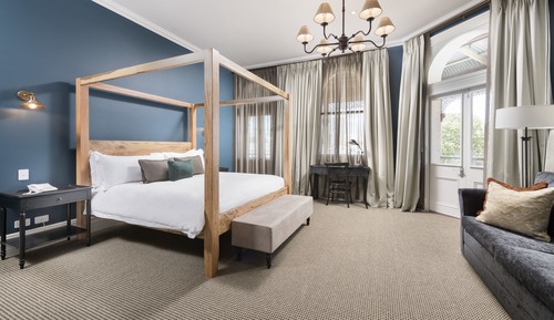 Deluxe Suite, 1 King Bed, Balcony