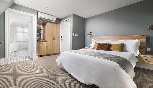Deluxe Queen Room