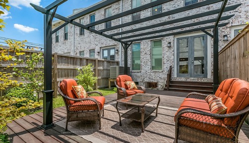 Exclusive Townhome, 3 Bedrooms, Patio, Courtyard Area