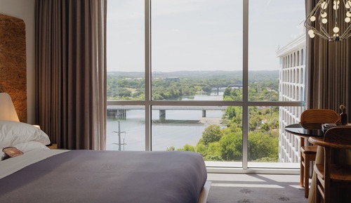 Suite, Lakeside