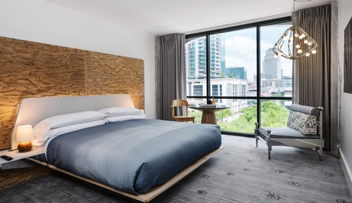 Suite, 1 King Bed, Mobility Accessible