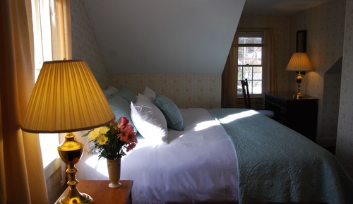 Room 5-ONE Queen Bed with Private Bath
