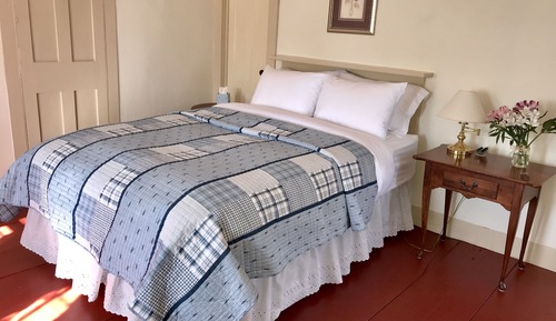 Room 2-ONE Queen Bed and Twin bed with Private Bath