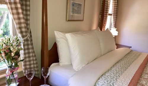 Room 1 (The Sweetheart Room) - One Queen Bed with Private Bath