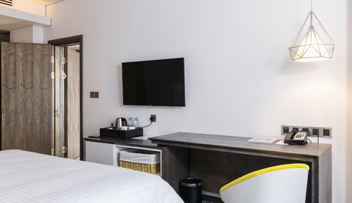 Trademark Twin, City View Room