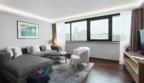 Suite, 1 Bedroom (Cathedral View)