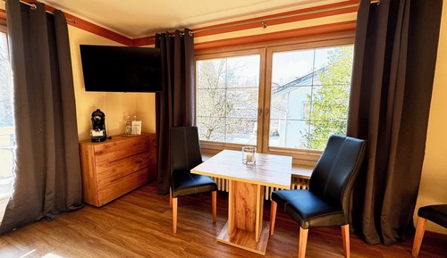 Classic Studio, 1 King Bed, Non Smoking, Mountain View (Eagle’s Nest)