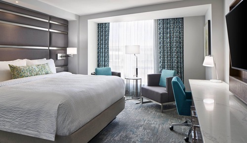 Room, 1 King Bed (Guest, High floor, Hearing Accessible)