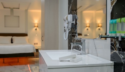 Junior Suite, Jetted Tub