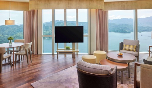 Suite, 1 King Bed (Regency)