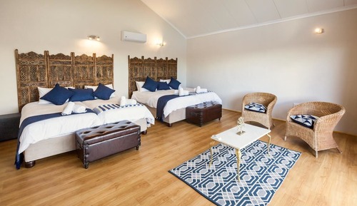 Room, Shared Bathroom (3)