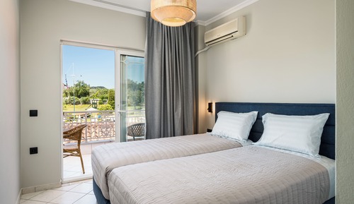 Apartment, 2 Bedrooms, Pool View, Poolside