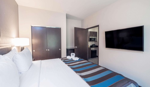 Suite, 1 King Bed, Mobility Accessible, Non Smoking (Bathtub W/grab Bars)