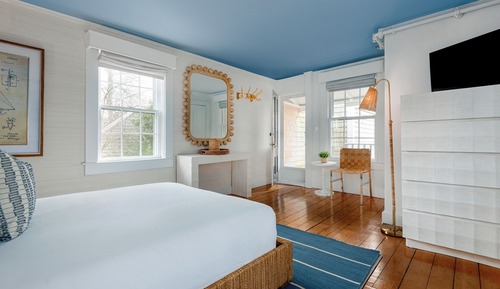 Standard Room, 1 Queen Bed (Tucker)
