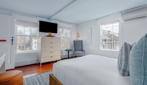 Deluxe Room, 1 Queen Bed (Arnold)