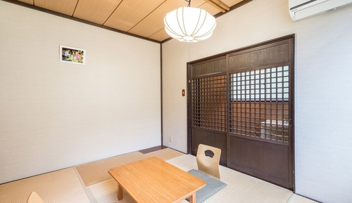 Japanese Room With Shared Washroom- Triple, Non Smoking