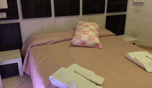 Double Room, 1 Queen Bed