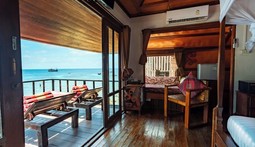 Deluxe romantic sea view bungalow S9