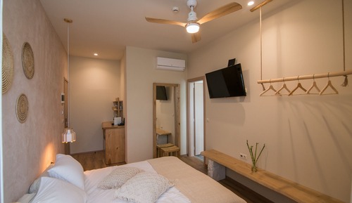 Deluxe Double Room, 1 Queen Bed, Lanai, City View (Carmen)
