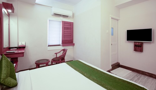 Basic Room, 1 Queen Bed, Non Smoking