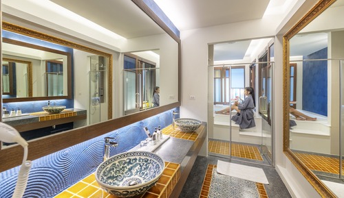 Jacuzzi Pool Access