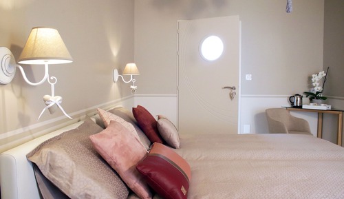 Room (Hellébore)