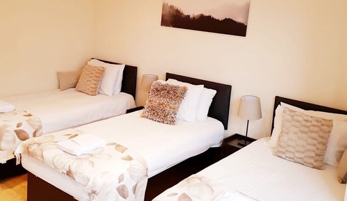 Deluxe Triple Room, Shared Bathroom (DELUXE TRIPLE)