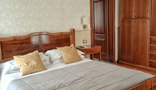 Deluxe Suite, Bathtub, Garden View