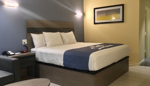 Room, 1 King Bed, Accessible (Mobility,Hearing,Roll-In Shower)