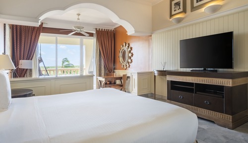 Suite, Pool View