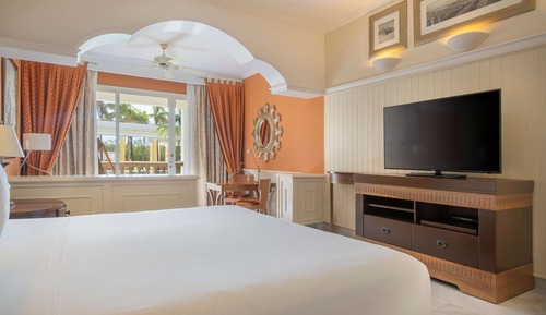 Suite, Pool Access