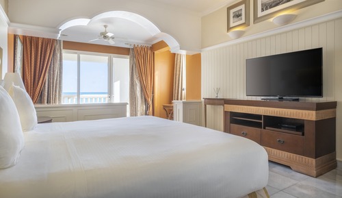 Suite, Oceanfront (Corner, Butler Suite)