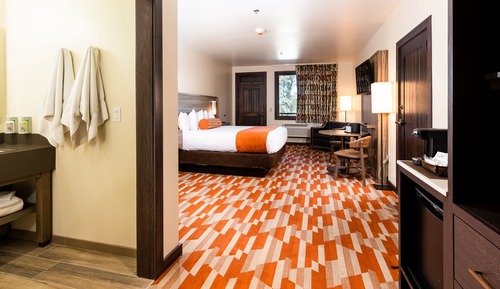 Standard Room, 1 King Bed (South)