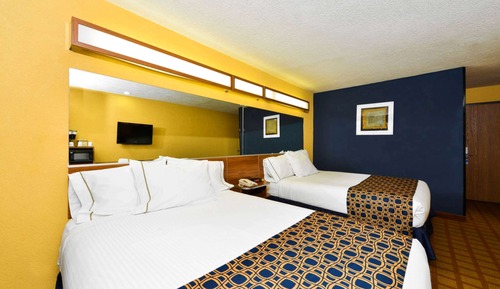 Room, 2 Queen Beds, Accessible, Non Smoking (Roll-In Shower)
