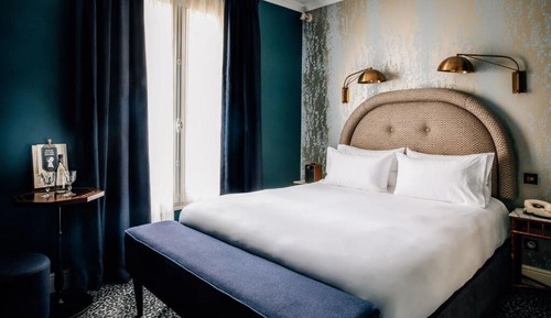 Room (Pigalle)