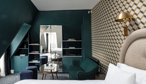 Room (Sous les Toits 1)