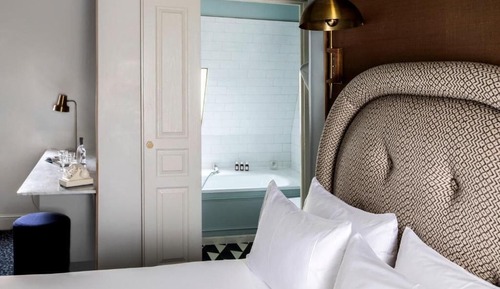 Room (Sous les Toits 3)