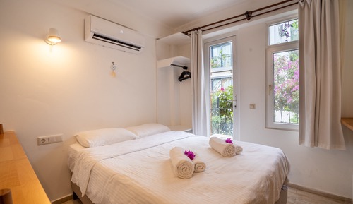 Single Room, 1 Double Bed