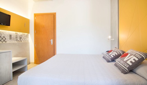 Design Double Room, 1 Bedroom, Refrigerator, Courtyard View