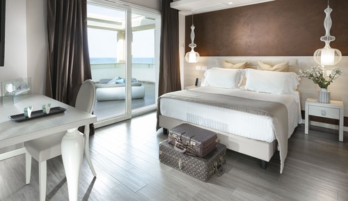 Luxury Suite (Stella)