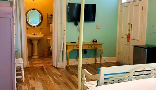 Standard Room, 1 King Bed