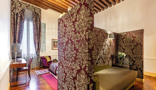 Family Studio Suite, Canal View