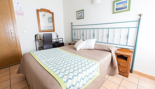 Single Room, Private Bathroom