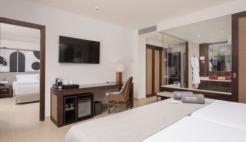 Room (2 con rooms, 3 adults + 1 child)