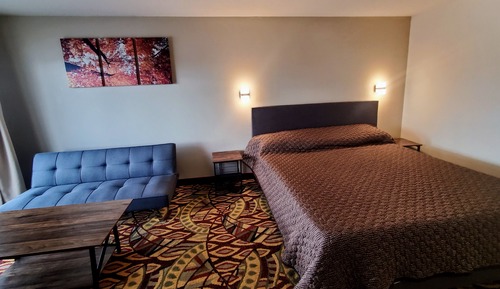 Basic Room, 1 King Bed