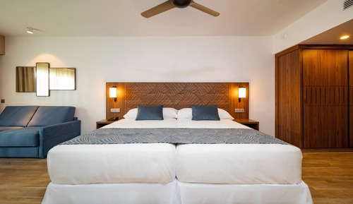 Standard Room, Partial Ocean View (L)