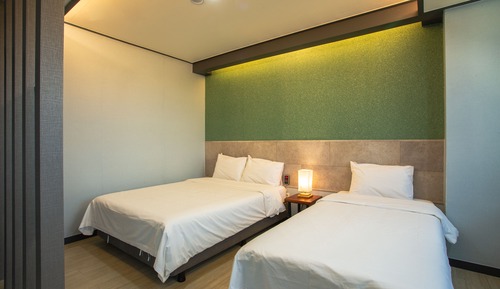 Family Room, Park View
