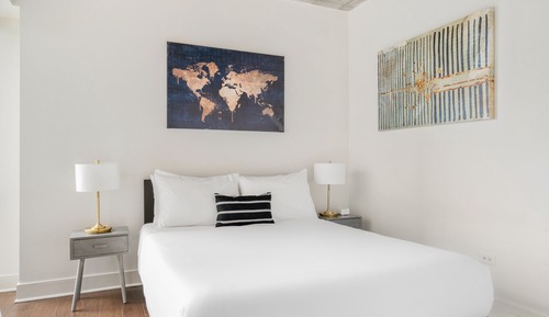 Deluxe Studio, 1 Queen Bed, Non Smoking, Balcony (Self Check-in with Virtual Front Desk)