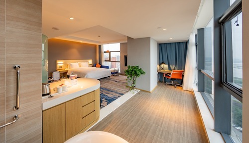 Standard Room, 1 King Bed, Non Smoking, River View (Extra Floor Space)