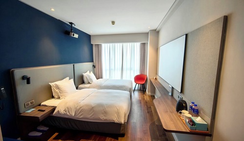 Standard Room, 2 Twin Beds, Lake View (Audio Visual)